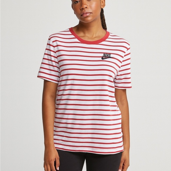 Nike Size Medium Red and White Striped Sporty Preppy T-Shirt - Picture 1 of 7